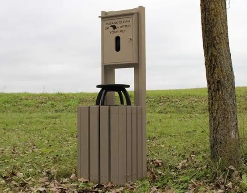 jumbo 60-gallon recycled plastic trash can with an ashtray top